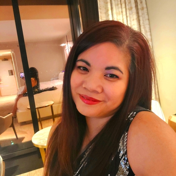 Meet your Posher, Kat - Picture 2 of 3